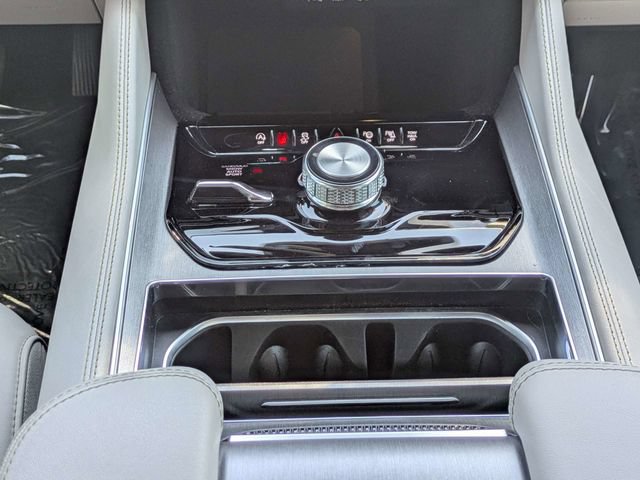 Used 2025 Jeep Wagoneer 4WD w/ Convenience Group I image 19