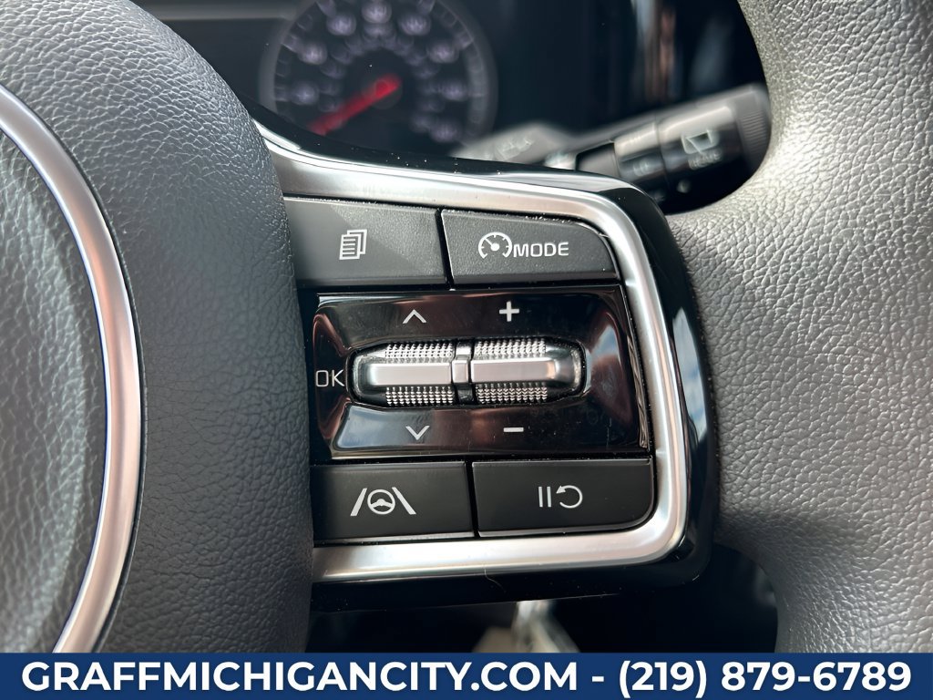 Used 2023 Kia Sorento LX FWD image 14