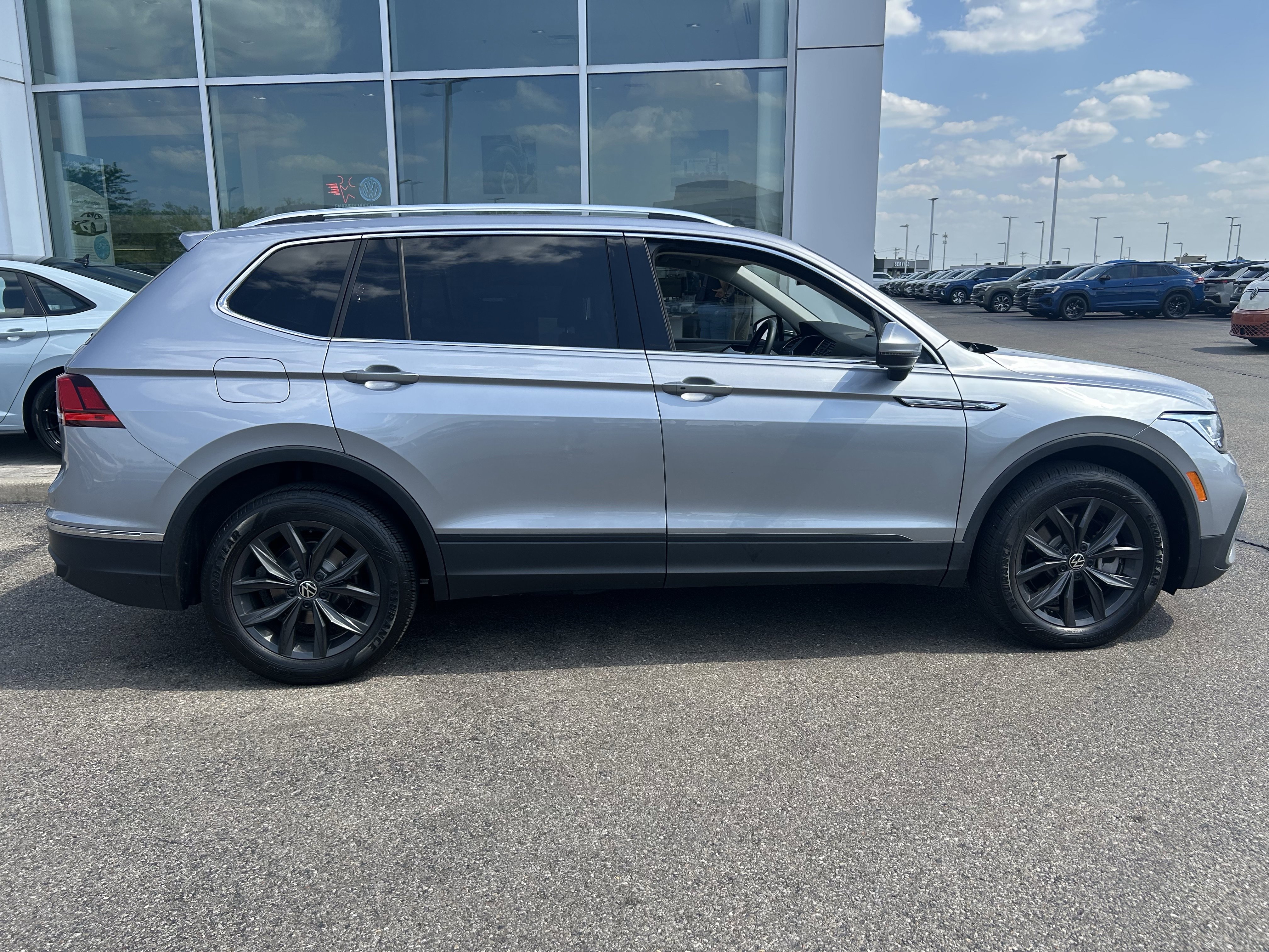 Certified 2024 Volkswagen Tiguan SE AWD/4WD image 8