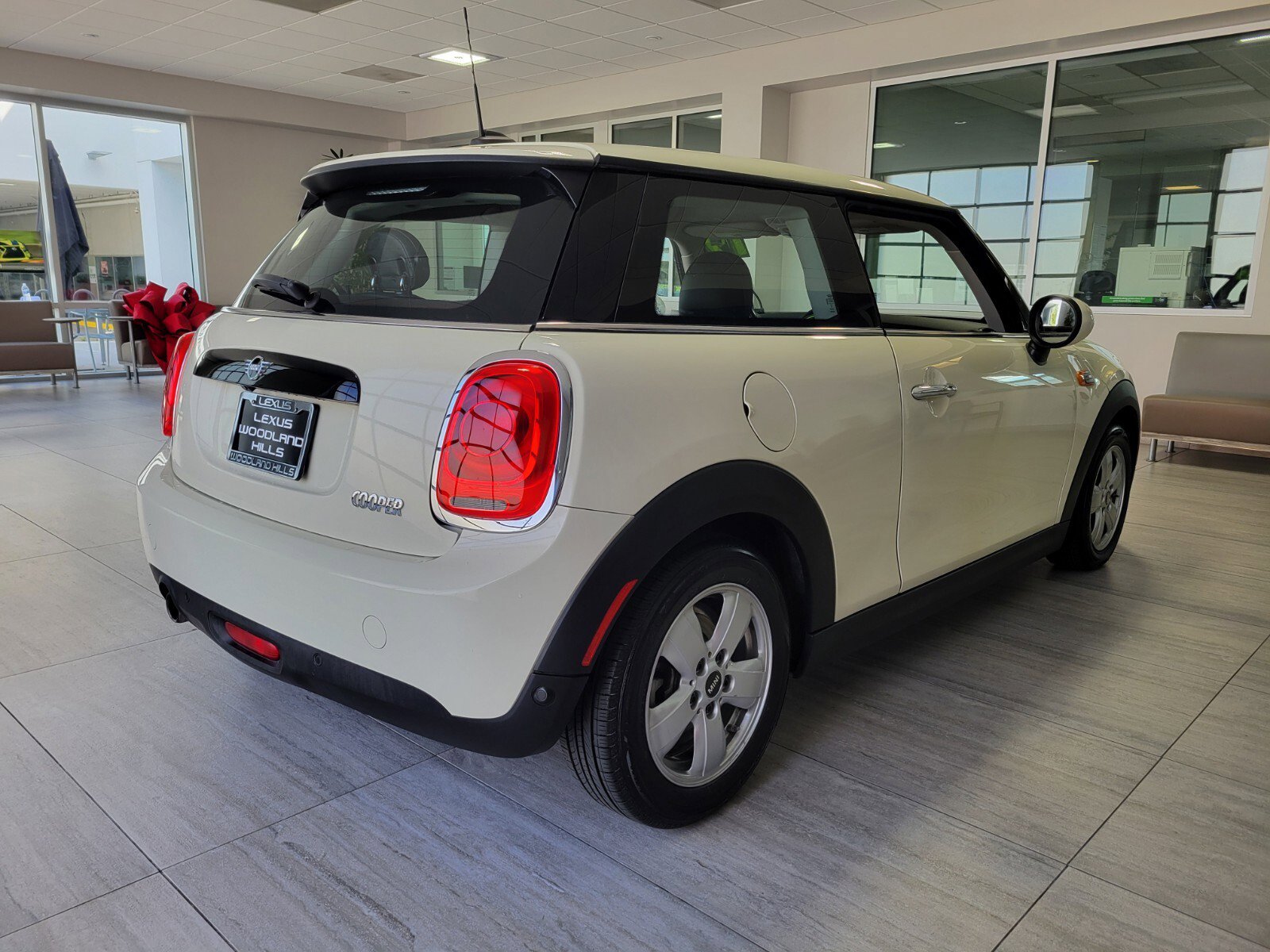 Used 2019 MINI Cooper 2-Door Hardtop FWD image 6