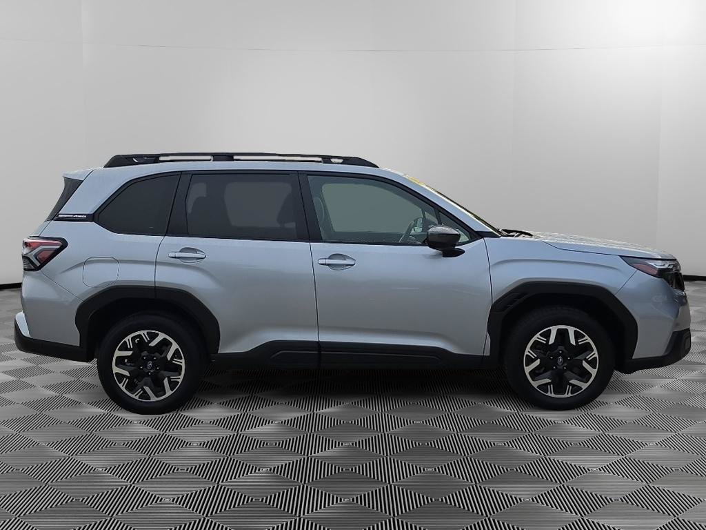 Used 2025 Subaru Forester Premium AWD/4WD image 9
