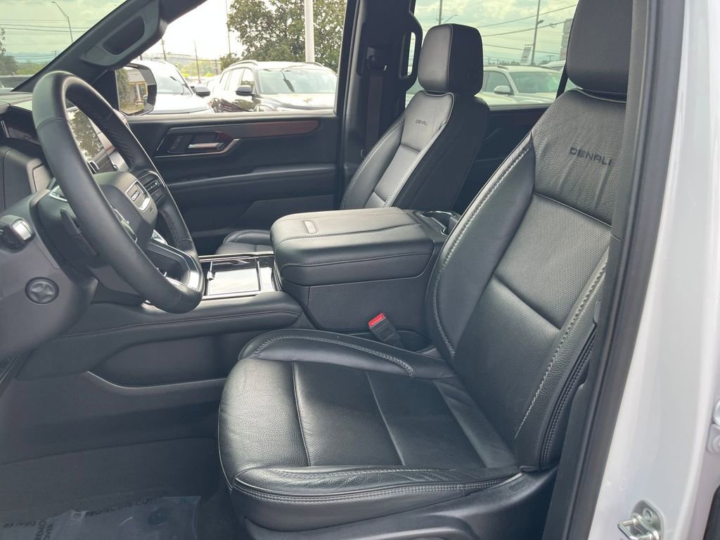 Used 2025 GMC Yukon XL Denali image 29