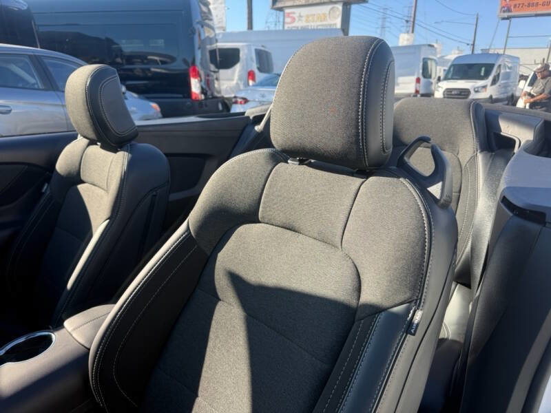 Used 2025 Ford Mustang Convertible image 12