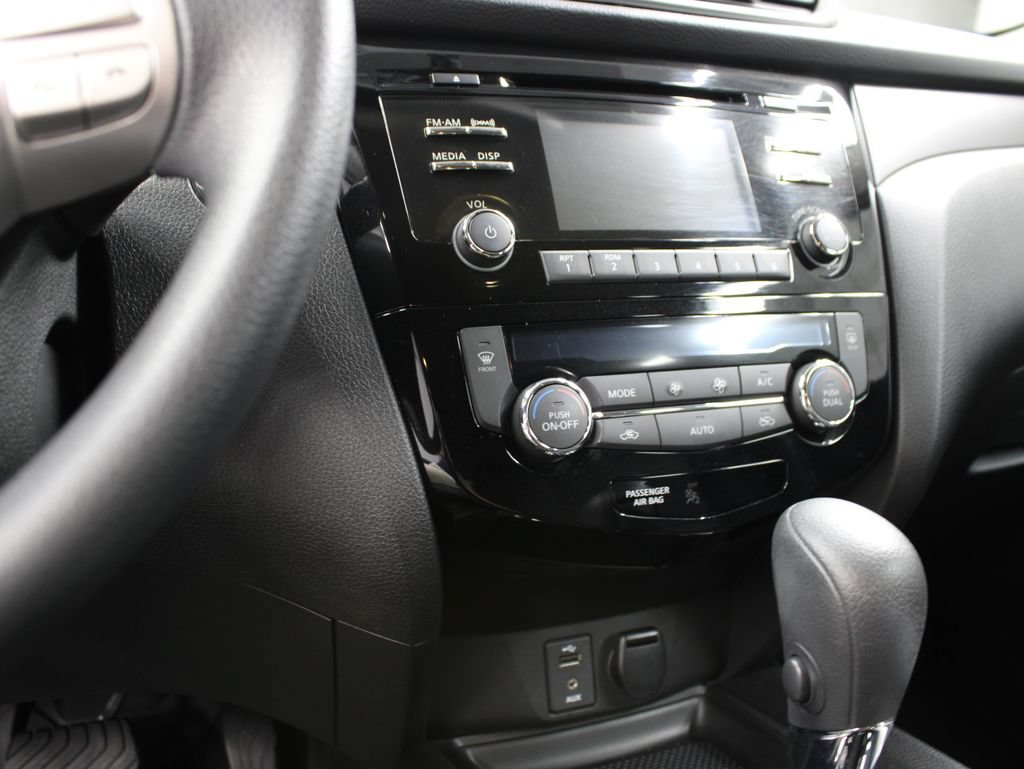 Used 2015 Nissan Rogue SV AWD/4WD image 48