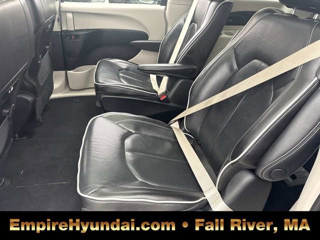 Used 2023 Chrysler Pacifica Limited image 16