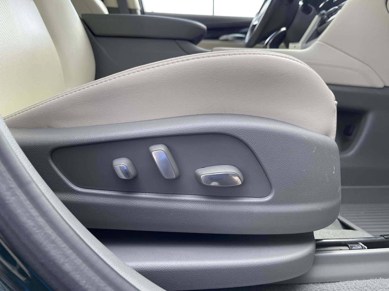 Used 2024 Cadillac XT6 Premium Luxury w/ LPO, Floor Liner Package AWD/4WD image 40