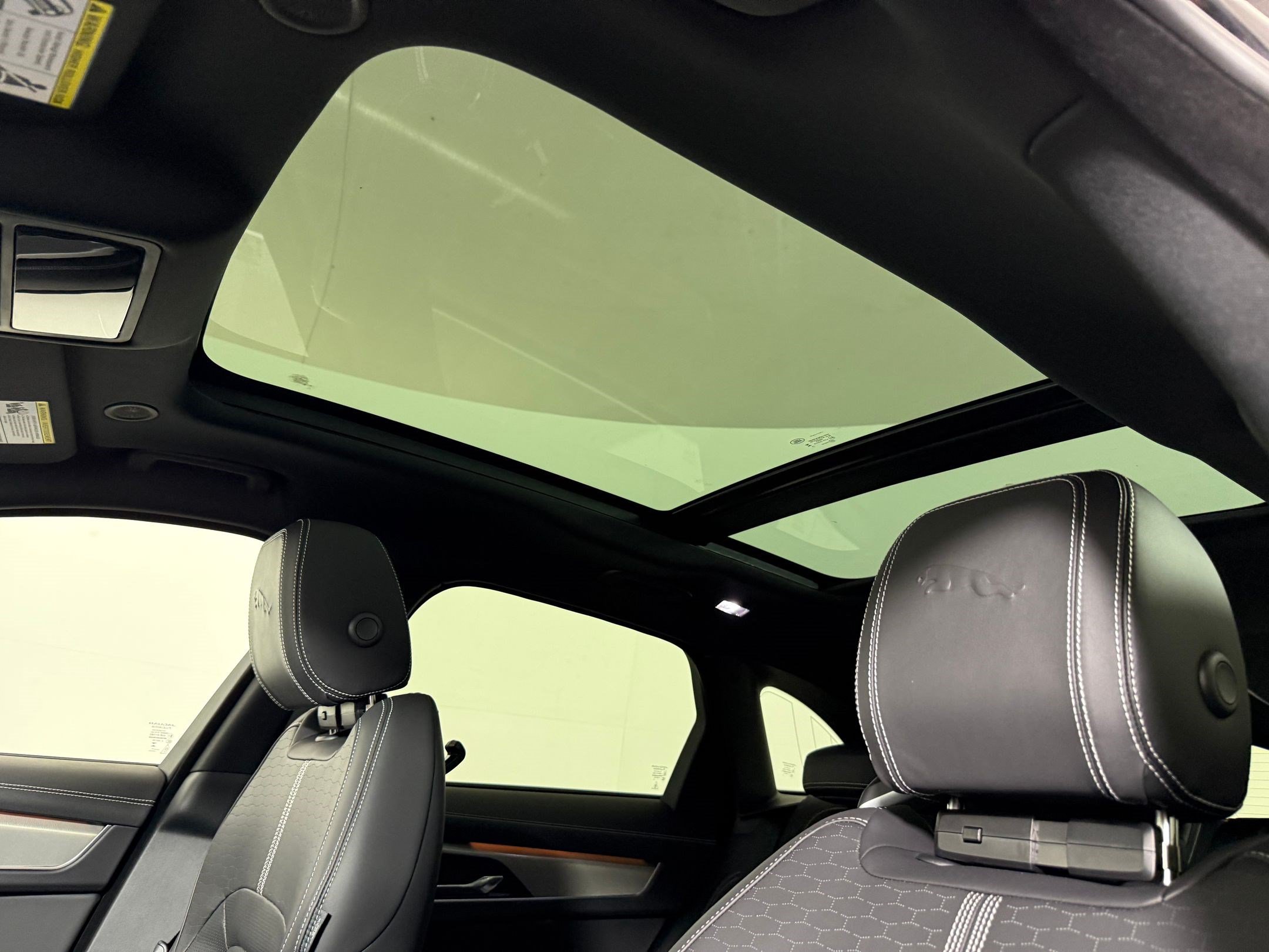 New 2026 Jaguar F-PACE R-Dynamic S AWD/4WD image 23