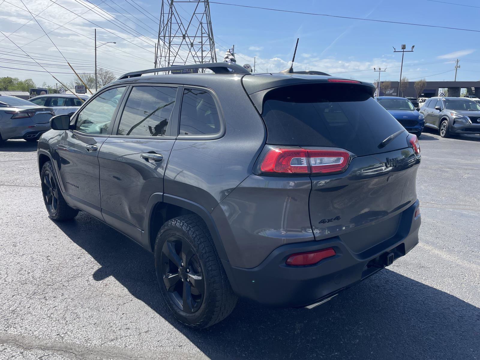 Used 2016 Jeep Cherokee Latitude w/ Comfort/Convenience Group image 3