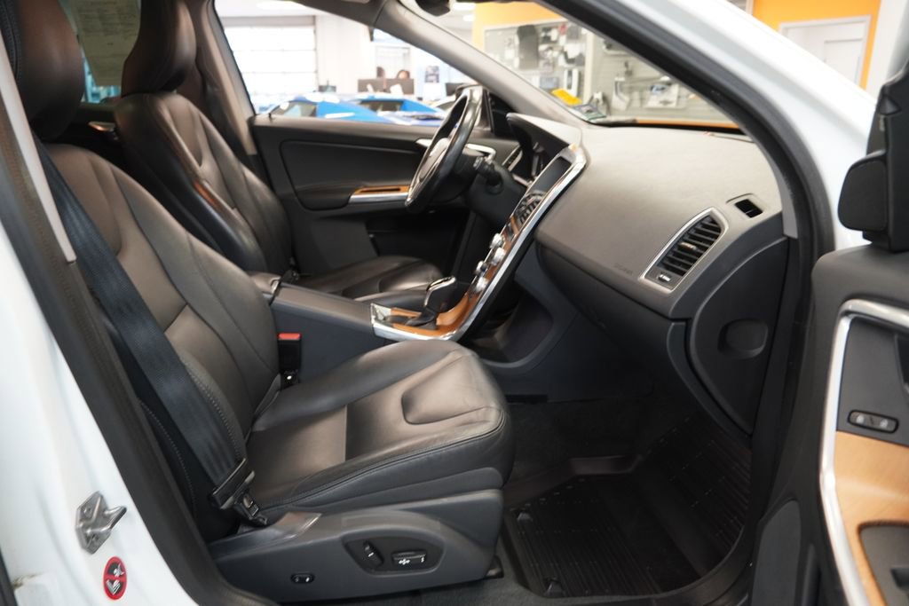Used 2017 Volvo XC60 T5 Inscription w/ Preferred Option Package image 37