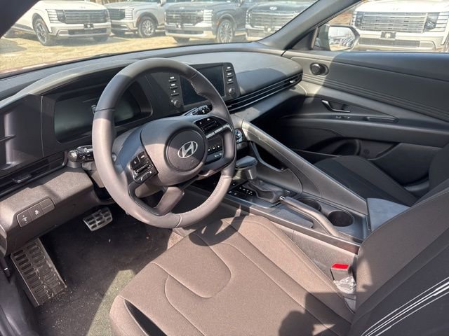 Used 2025 Hyundai Elantra Sport image 12