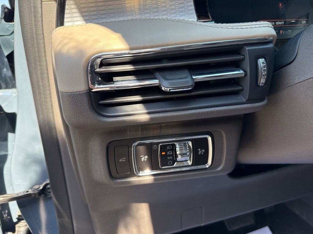 Used 2023 Lincoln Corsair AWD w/ Equipment Group 101A image 16