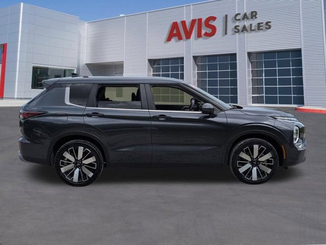 Used 2025 Mitsubishi Outlander SE FWD image 5