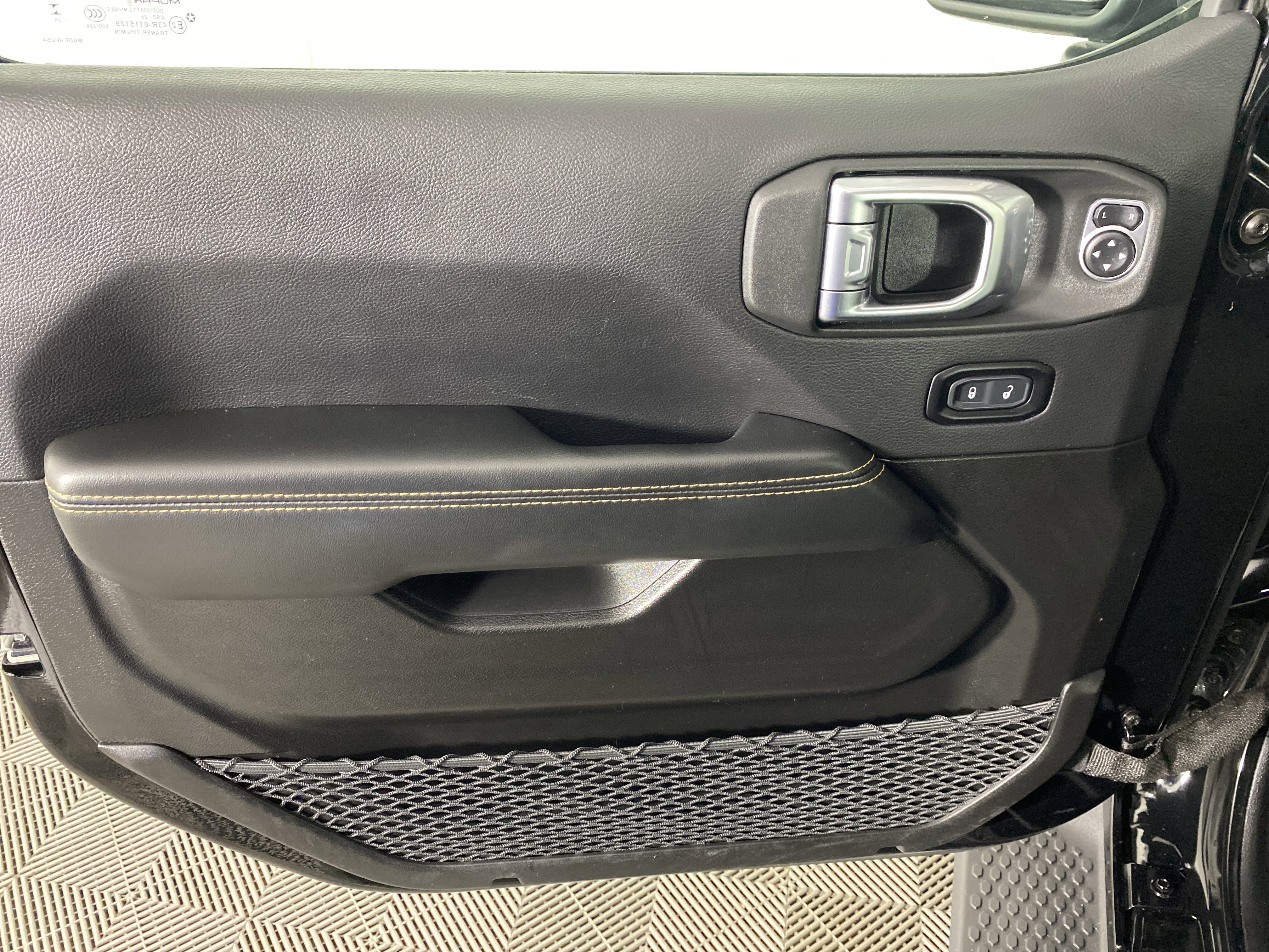 Used 2025 Jeep Wrangler Sahara AWD/4WD image 13