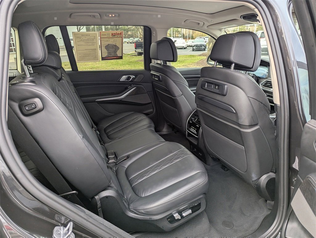 Used 2021 BMW X7 xDrive40i w/ Executive Package image 18