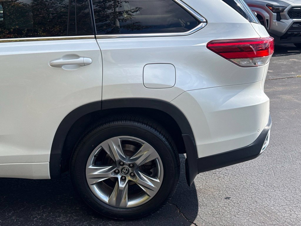 Certified 2019 Toyota Highlander Limited AWD/4WD image 4