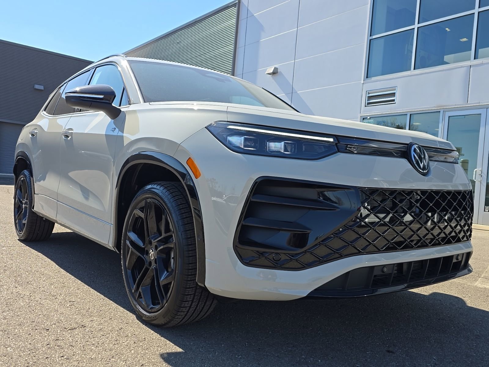 New 2026 Volkswagen Tiguan SE R-Line AWD/4WD image 30