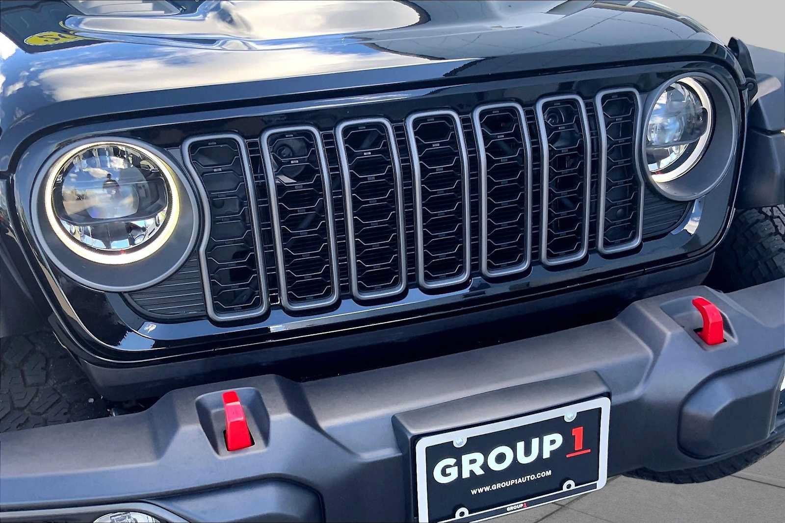 Used 2025 Jeep Gladiator Rubicon w/ Convenience Group AWD/4WD image 32