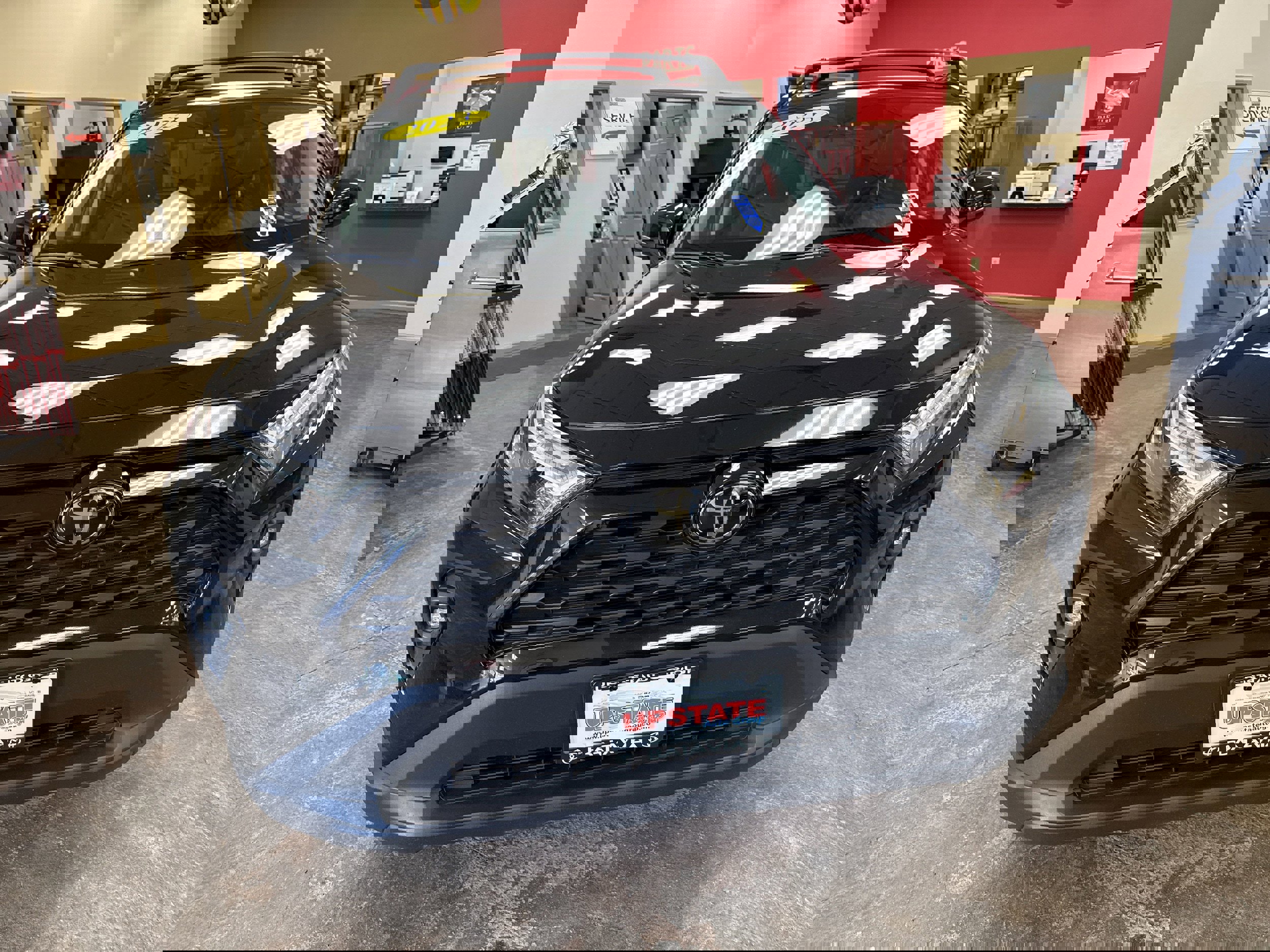 Used 2023 Toyota RAV4 XLE Premium image 2