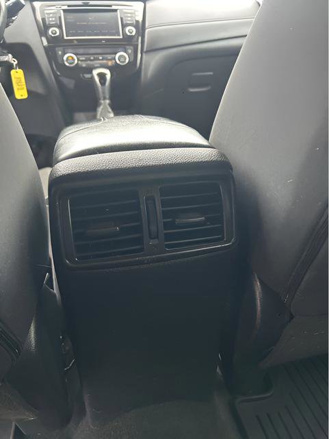 Used 2020 Nissan Rogue SV image 15