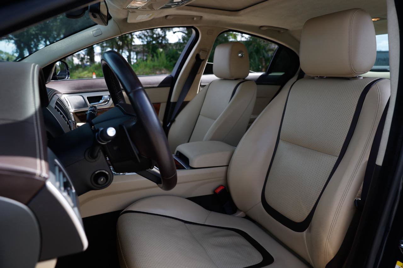 Used 2012 Jaguar XF Portfolio RWD image 6