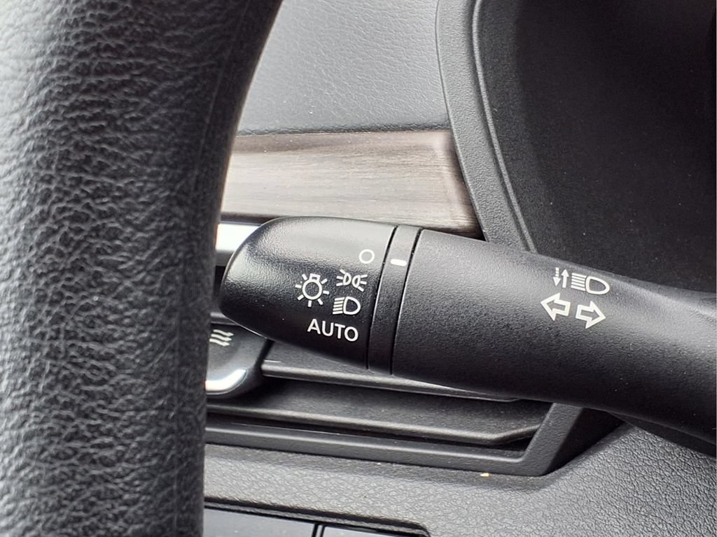 Used 2025 Nissan Altima 2.5 SV FWD image 19