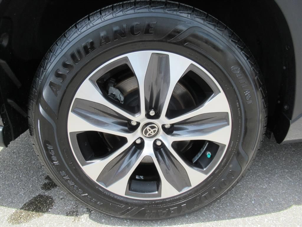 Used 2022 Toyota Highlander XLE FWD image 8