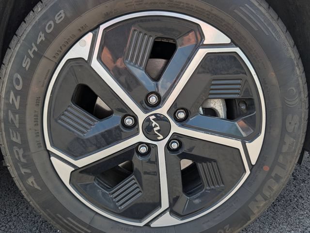 Used 2023 Kia Niro LX FWD image 9