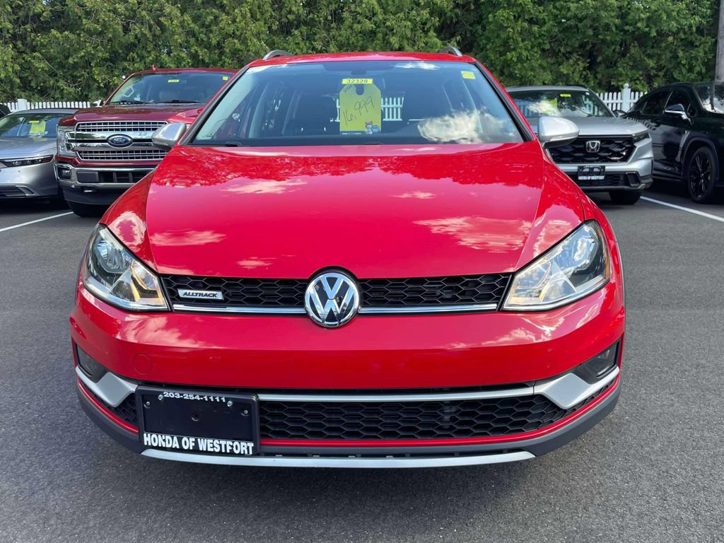 Used 2017 Volkswagen Golf Alltrack AWD/4WD image 2