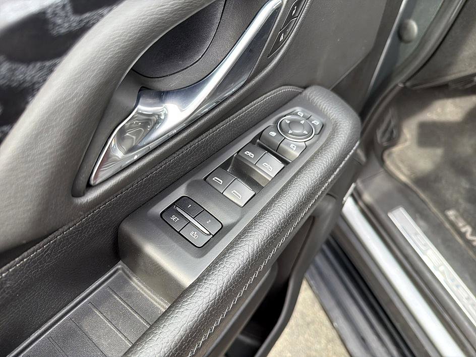 Used 2023 GMC Yukon Denali image 10