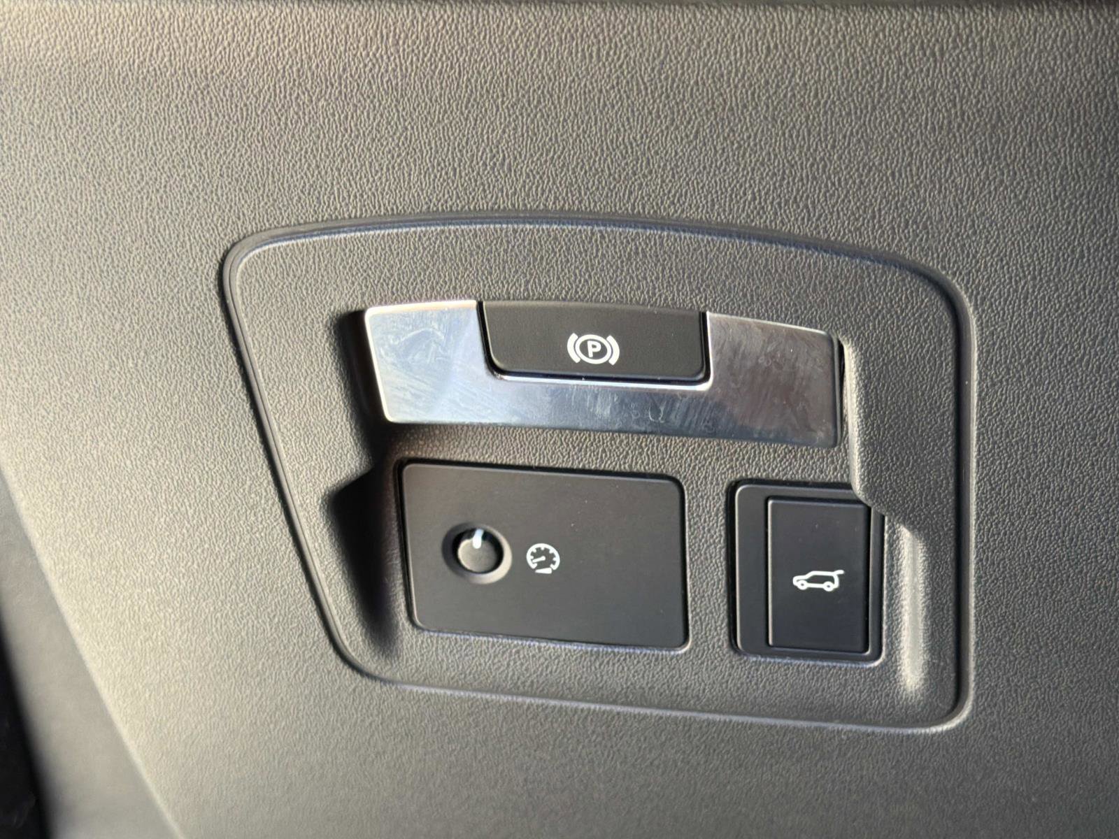 Used 2019 Land Rover Range Rover Velar S image 29