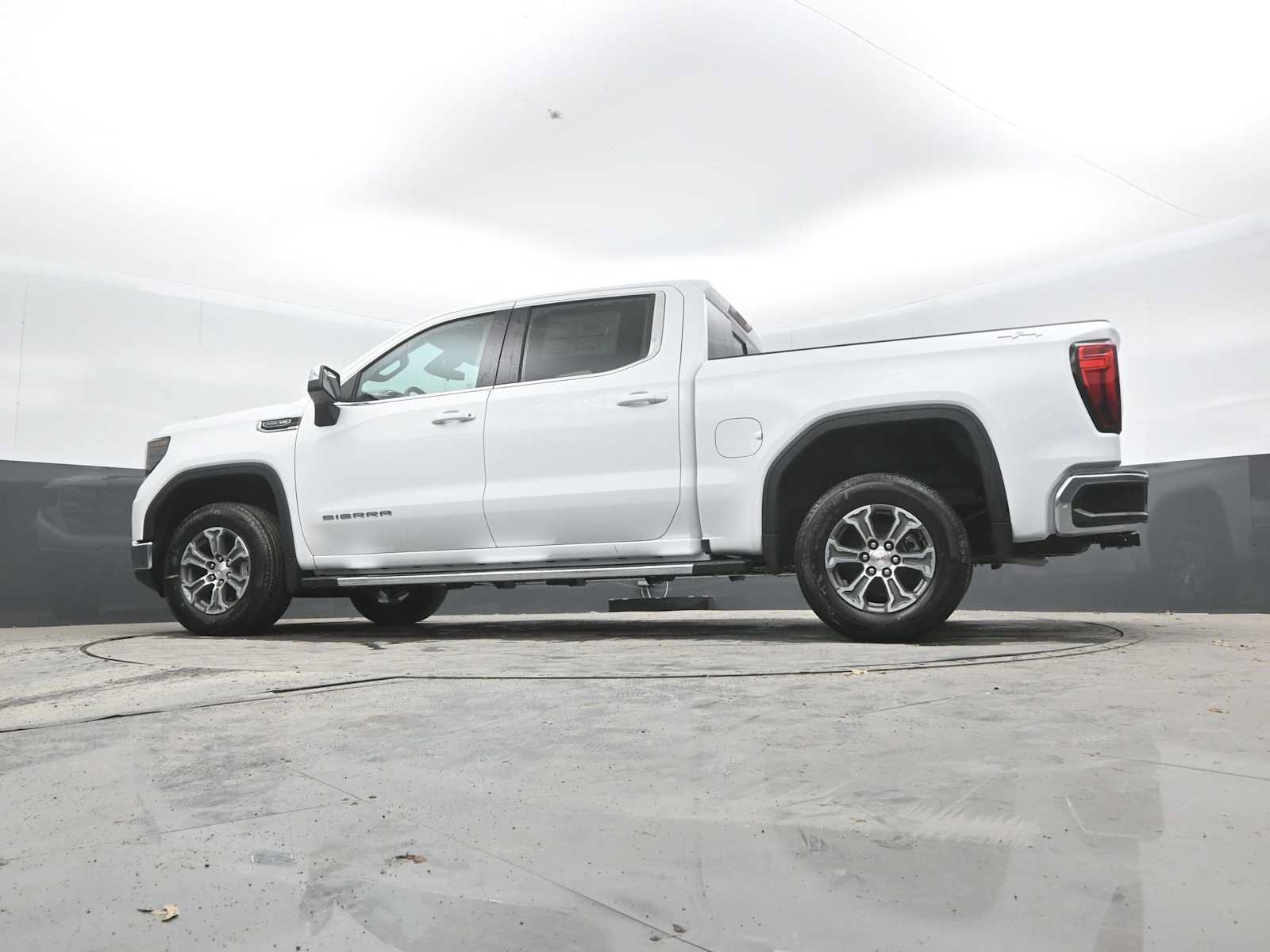 New 2026 GMC Sierra 1500 SLE w/ Preferred Package AWD/4WD image 39