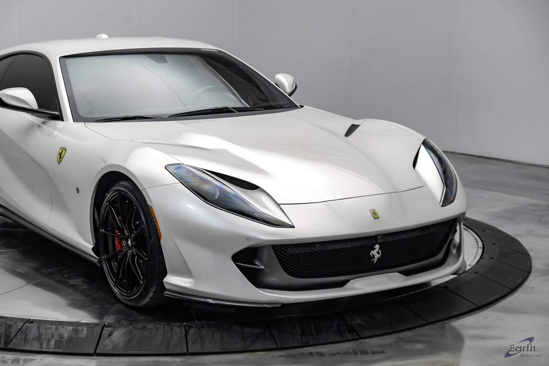 Used 2019 Ferrari 812 Superfast RWD image 32