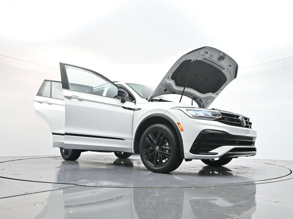 Used 2022 Volkswagen Tiguan SE R-Line FWD image 34