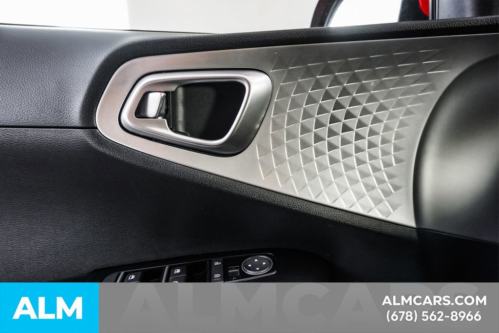 Used 2025 Kia Soul LX w/ LX Technology Package FWD image 44