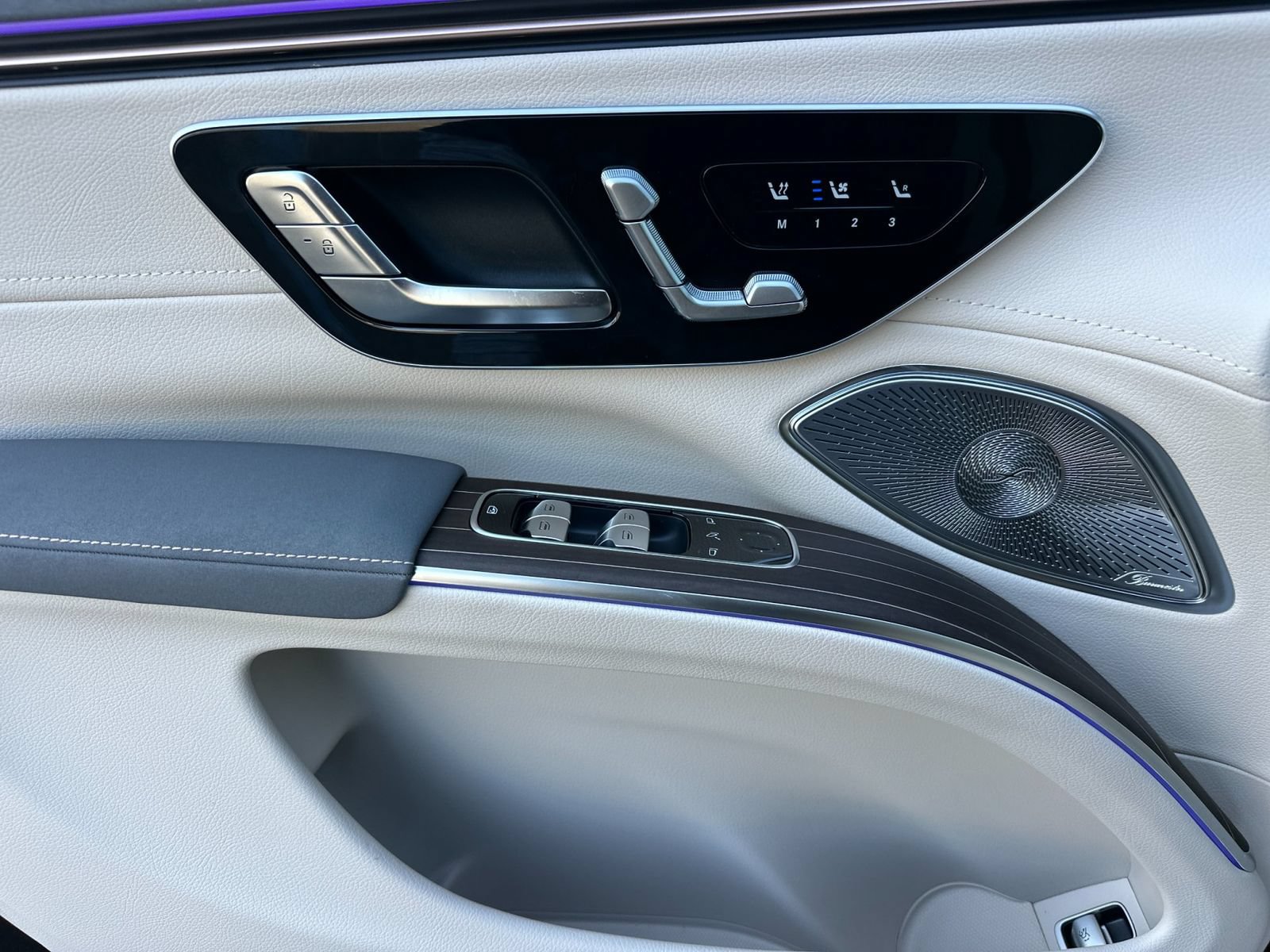 New 2026 Mercedes-Benz EQS 550 4MATIC SUV image 11