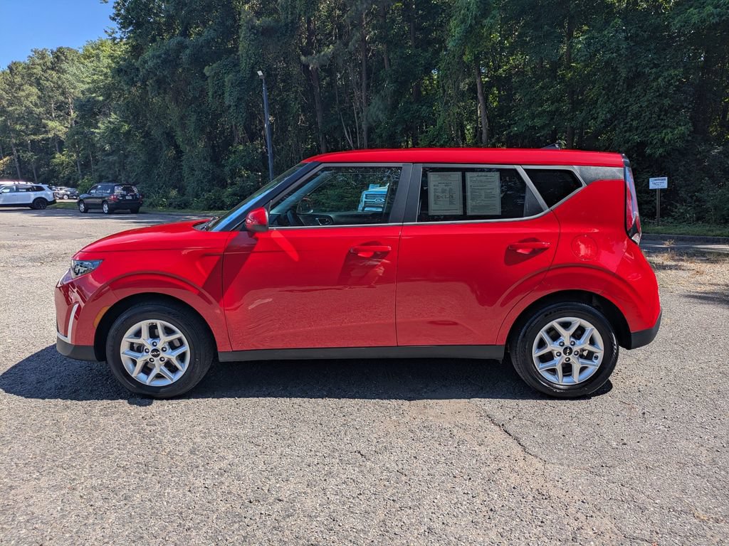 Used 2023 Kia Soul LX w/ LX Technology Package FWD image 7