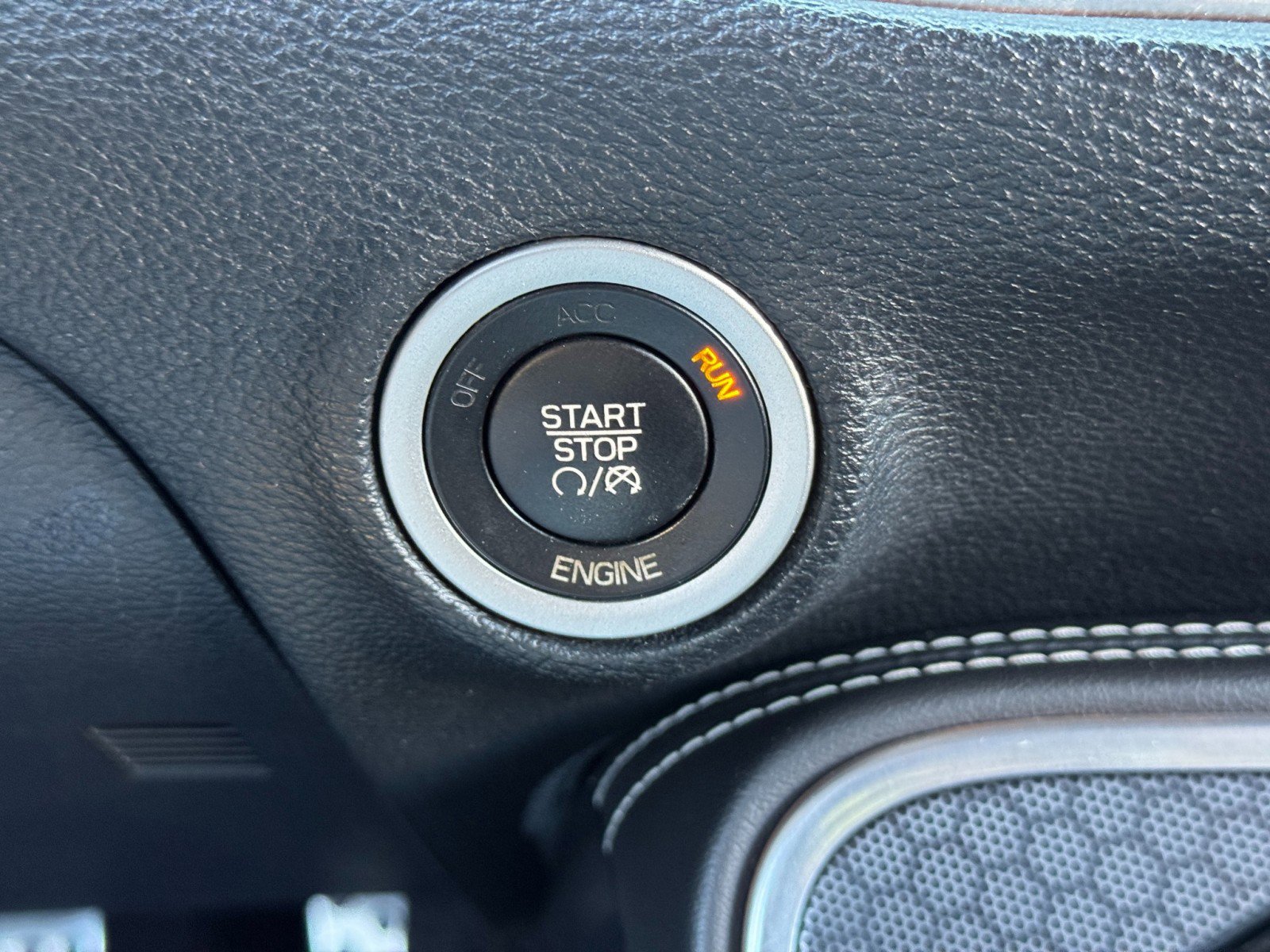 Used 2016 Dodge Challenger R/T Scat Pack w/ Leather Interior Group RWD image 22