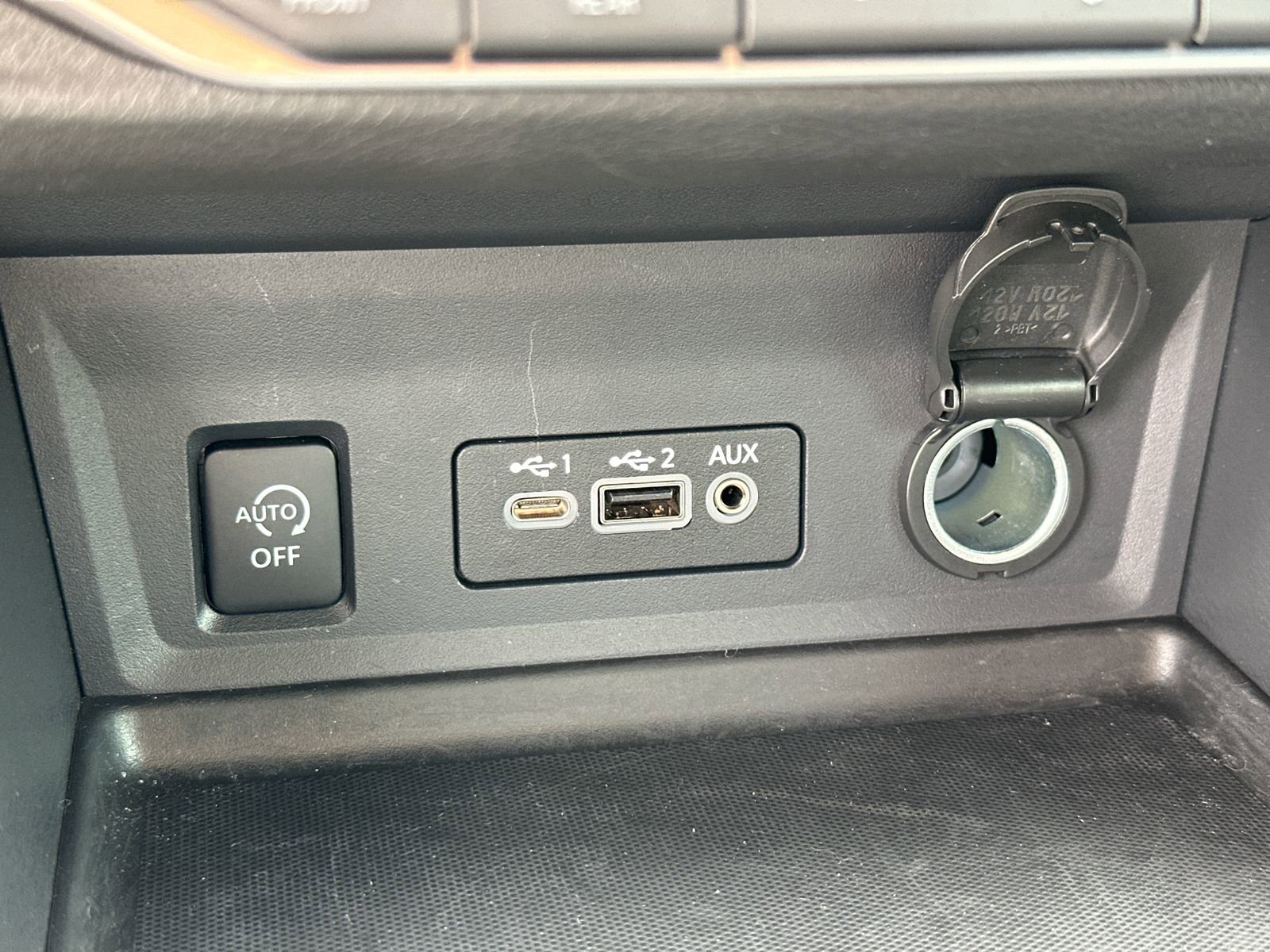 Certified 2025 Nissan Sentra SR w/ SR Premium Package FWD image 29