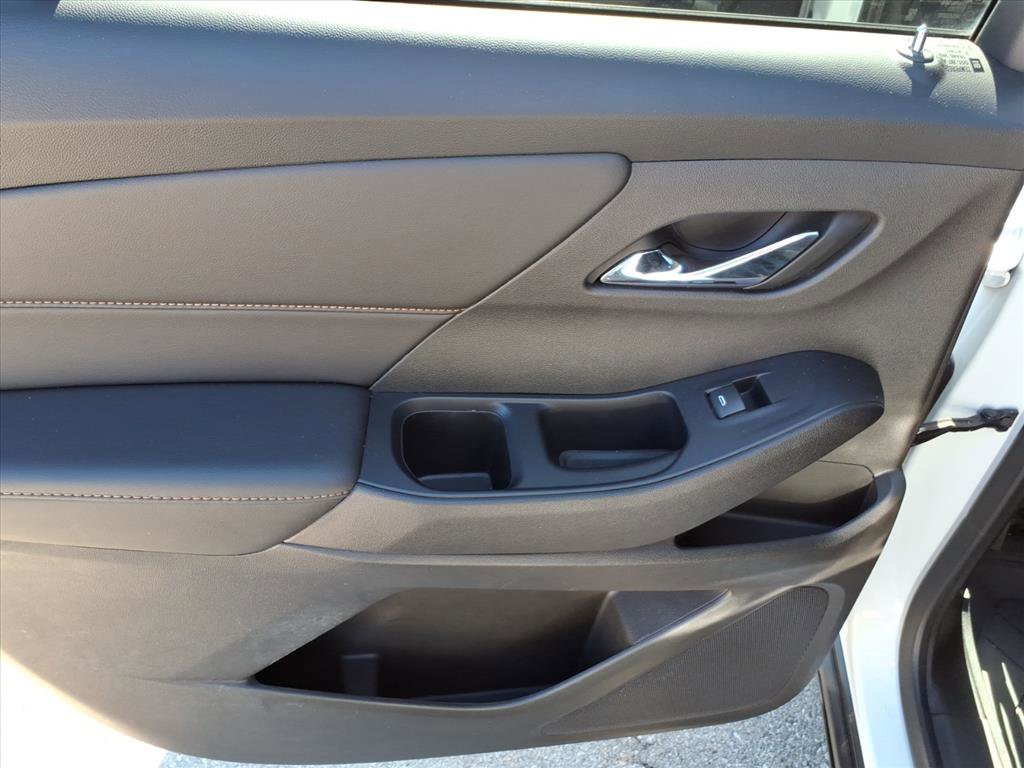 Used 2021 Chevrolet Traverse LS image 33