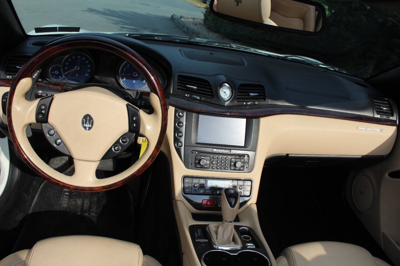 Used 2015 Maserati GranTurismo Convertible RWD image 19