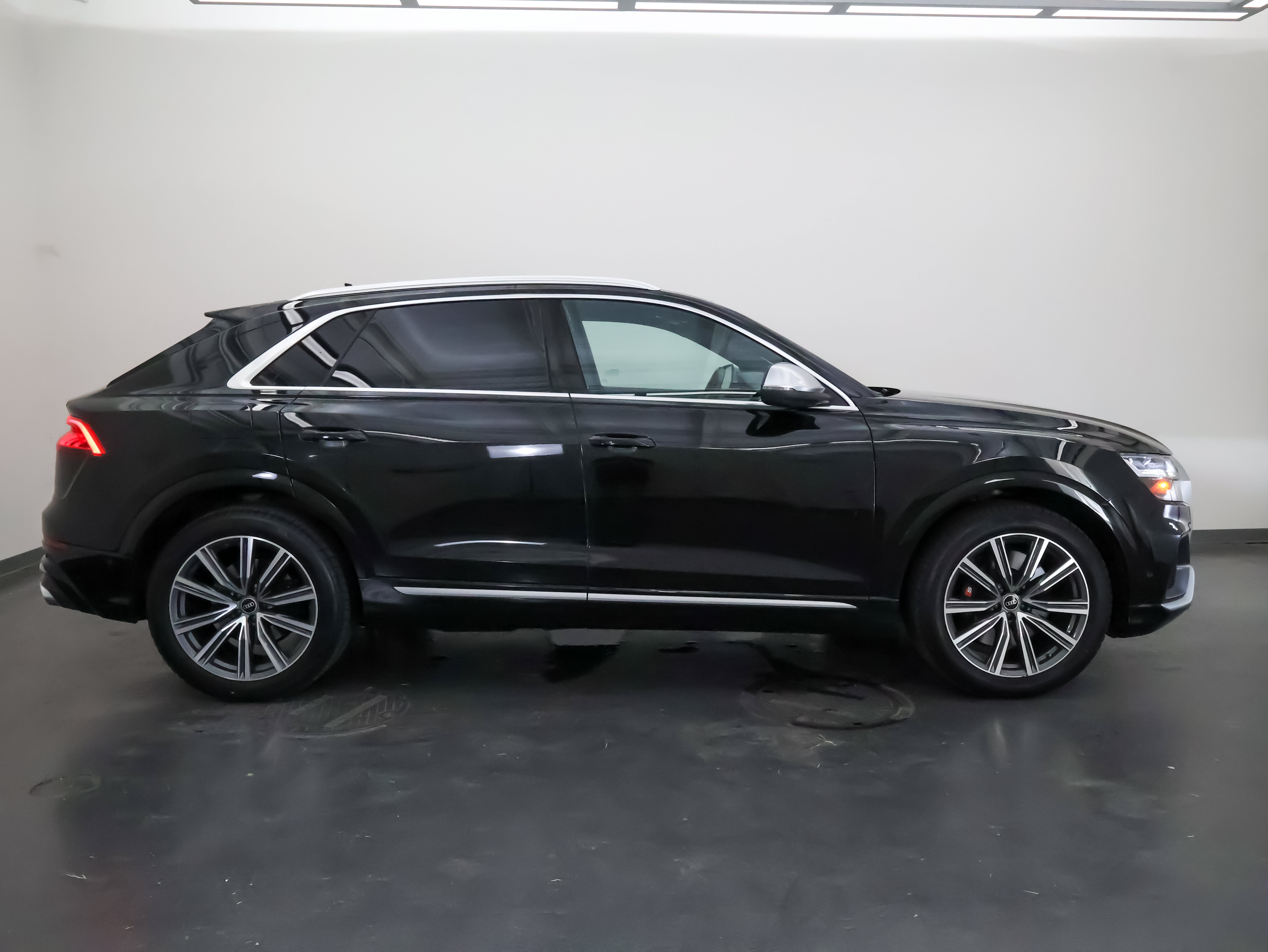Used 2022 Audi SQ8 Premium Plus AWD/4WD image 2