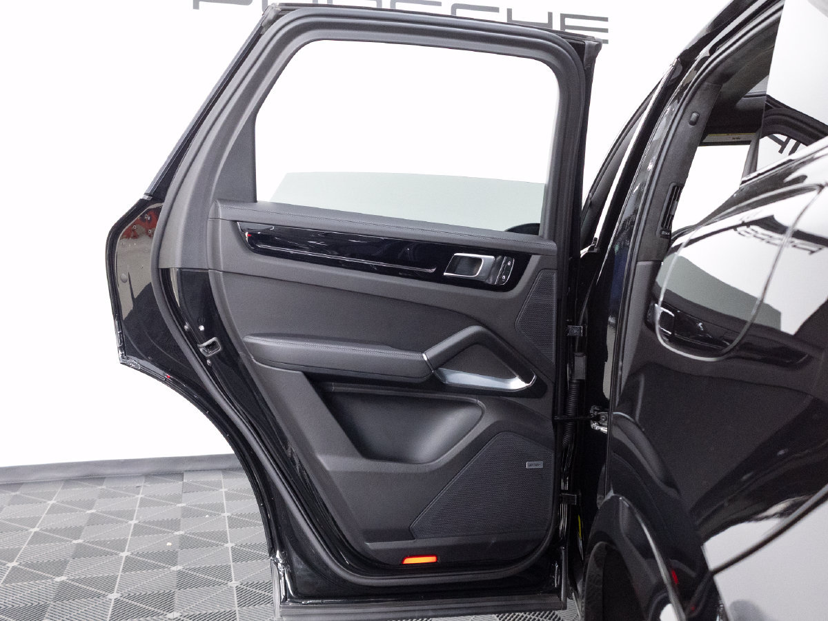 Certified 2023 Porsche Cayenne Turbo S AWD/4WD image 30