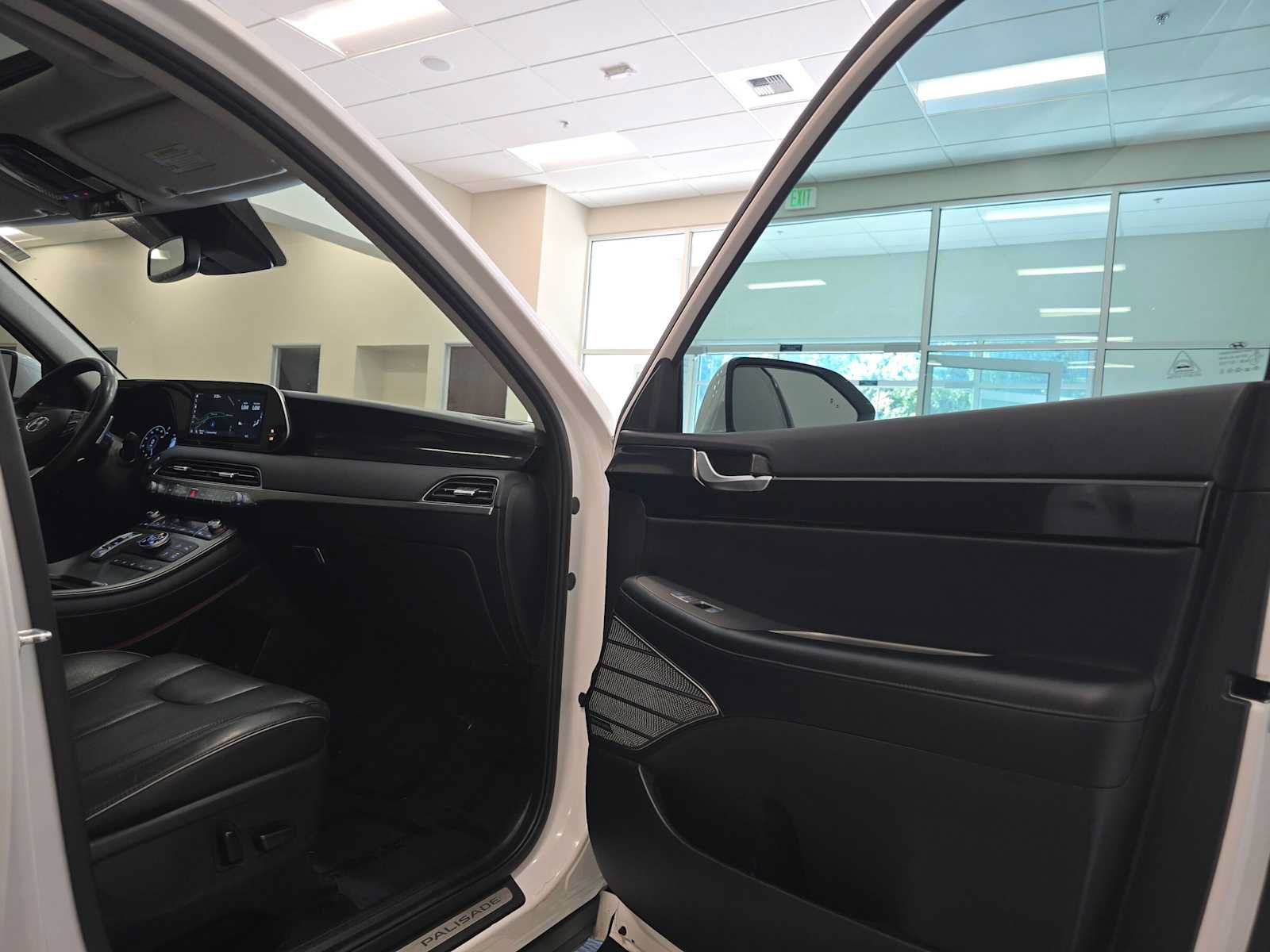 Used 2021 Hyundai Palisade Limited w/ Winter Package AWD/4WD image 29