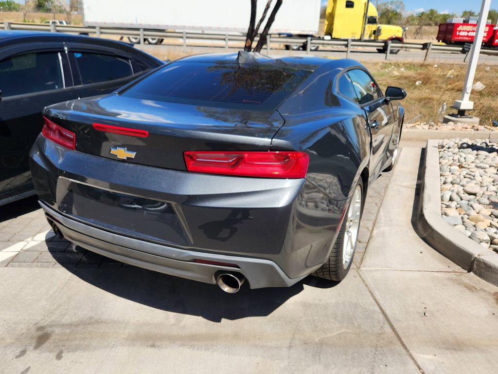 Used 2018 Chevrolet Camaro LT RWD image 7