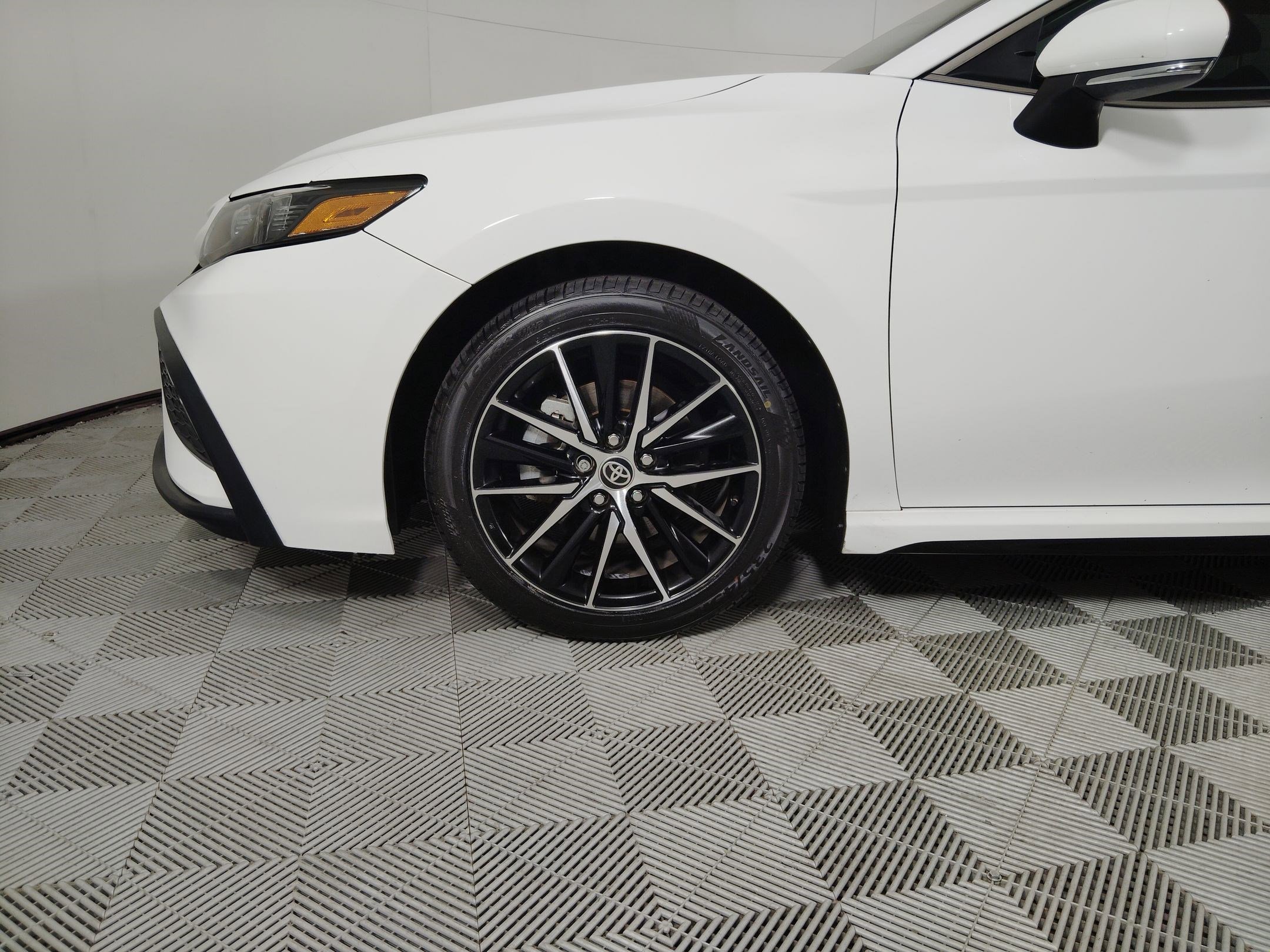 Used 2022 Toyota Camry SE image 26