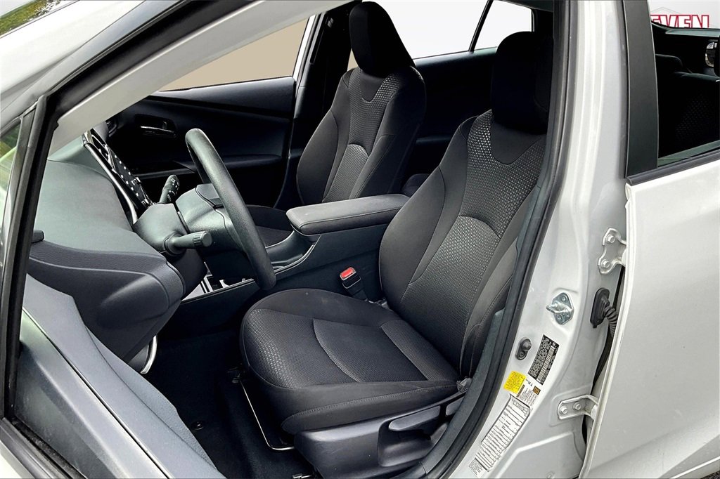 Used 2022 Toyota Prius L Eco image 19