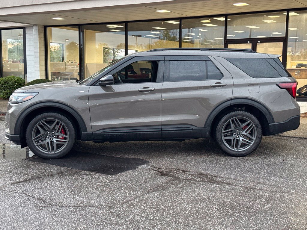 Used 2026 Ford Explorer ST-Line w/ ST-Line Street Pack AWD/4WD image 8
