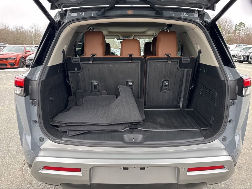 Used 2024 Nissan Pathfinder Platinum image 31