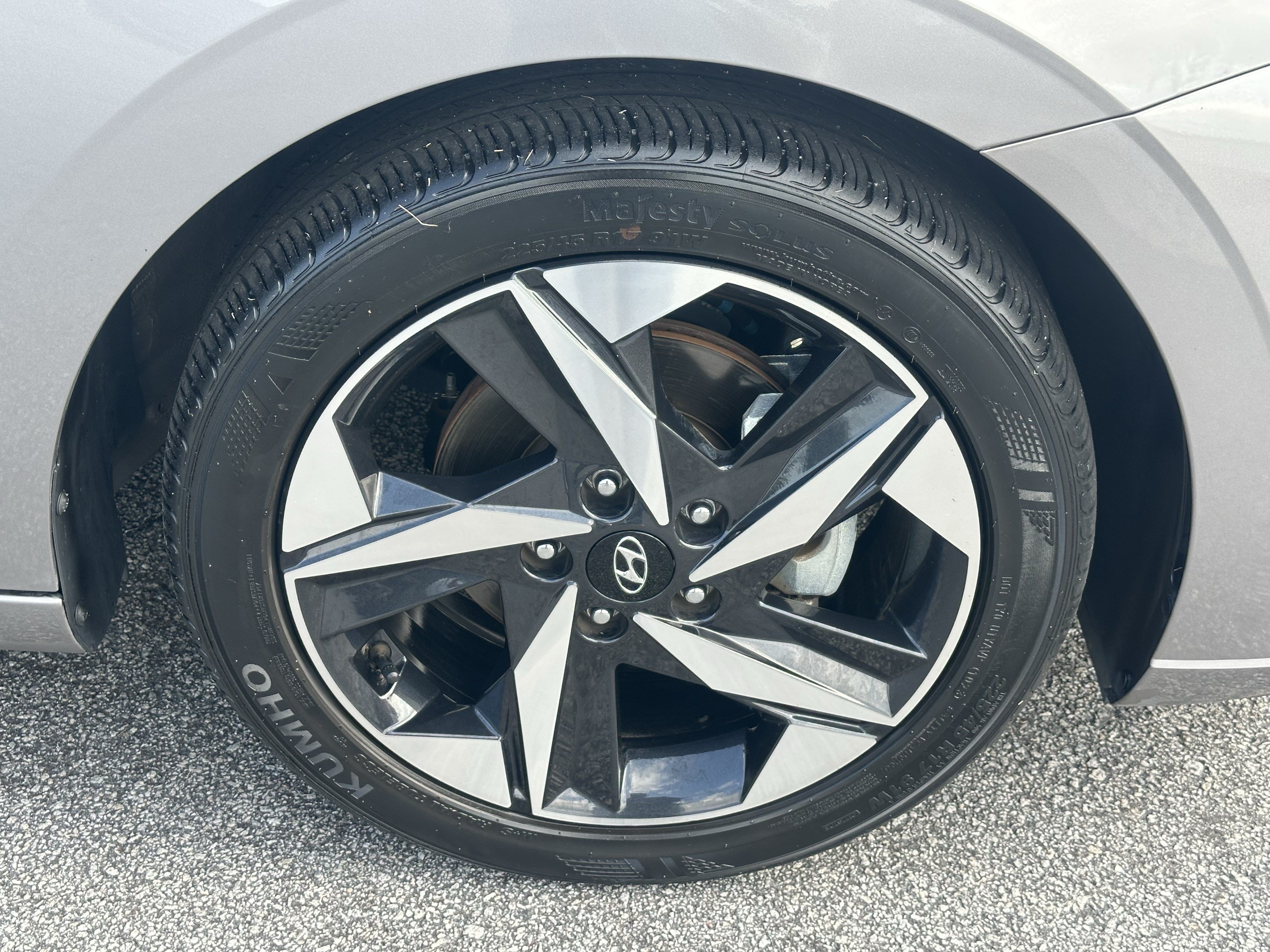 Used 2023 Hyundai Elantra Limited FWD image 14