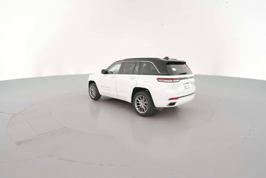 New 2025 Jeep Grand Cherokee Summit w/ Luxury Tech Group V image 8